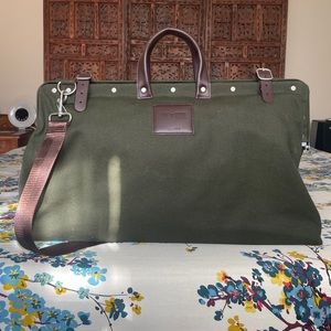 Bespoke Post Line of Trade
Canvas Weekender Duffel Bag